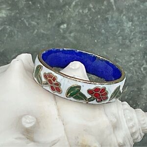 VTG White Cloisonné Flower Sz 8 Ring with Blue Interior